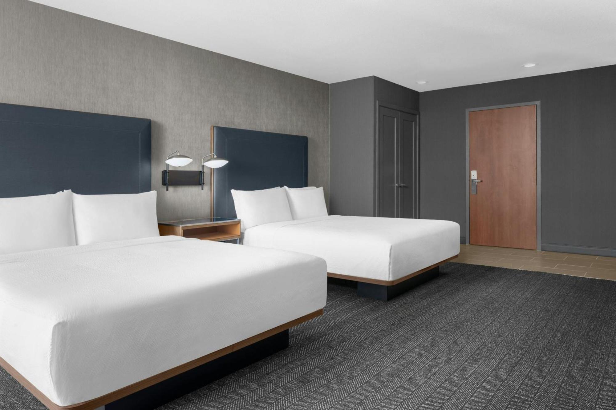 Courtyard San Jose Airport Hotel Exterior photo