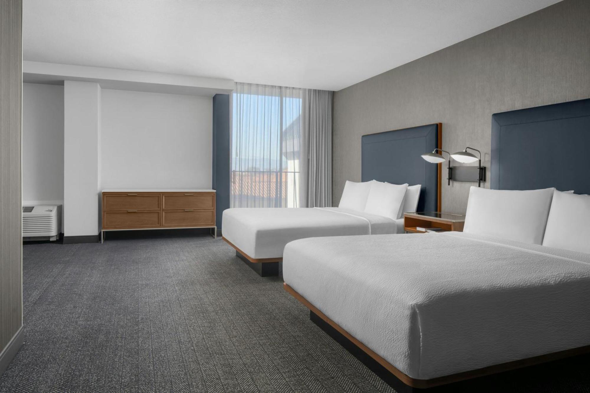 Courtyard San Jose Airport Hotel Exterior photo